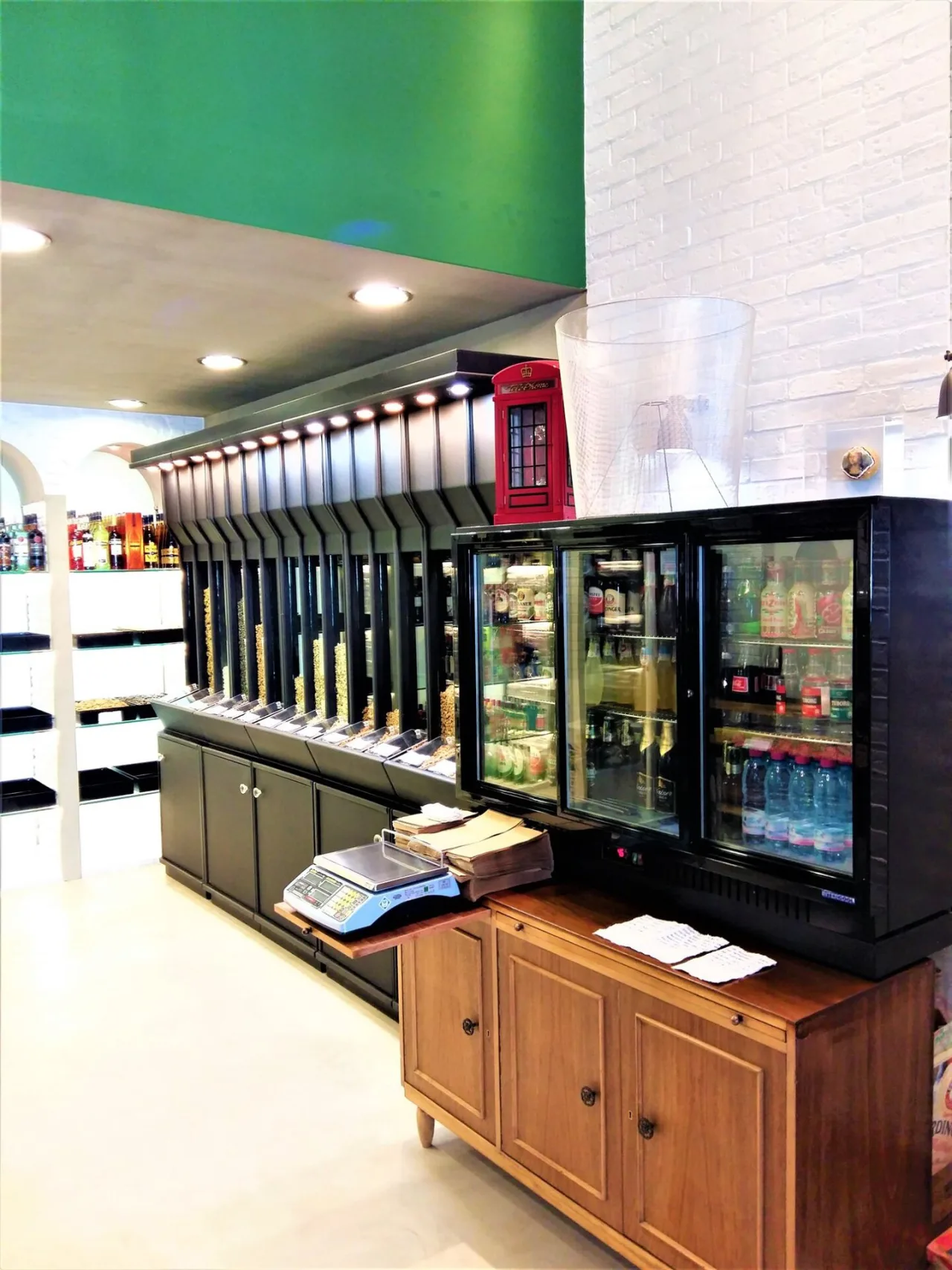 Κατάστημα με είδη cafe και ξηρών καρπών · Αργυρούπολη · φωτογραφία αρχείου 31