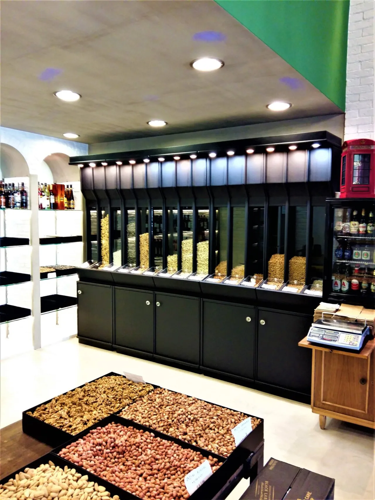 Κατάστημα με είδη cafe και ξηρών καρπών · Αργυρούπολη · φωτογραφία αρχείου 10
