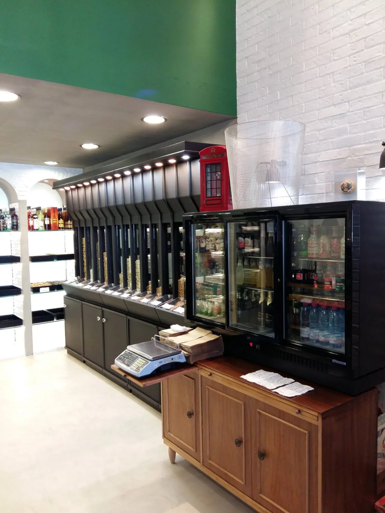 Κατάστημα με είδη cafe και ξηρών καρπών · Αργυρούπολη · φωτογραφία αρχείου 8