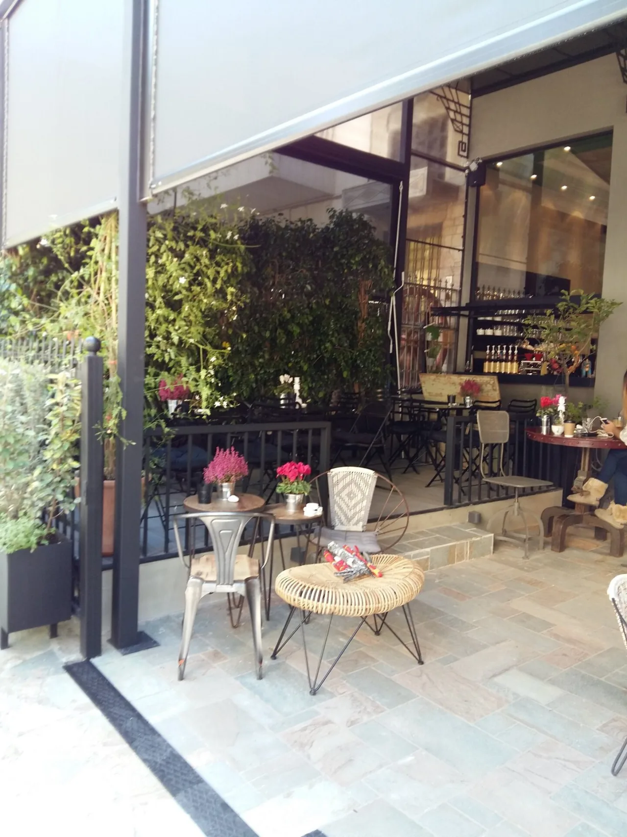 Κατάστημα με είδη cafe και ξηρών καρπών · Αργυρούπολη · φωτογραφία αρχείου 38