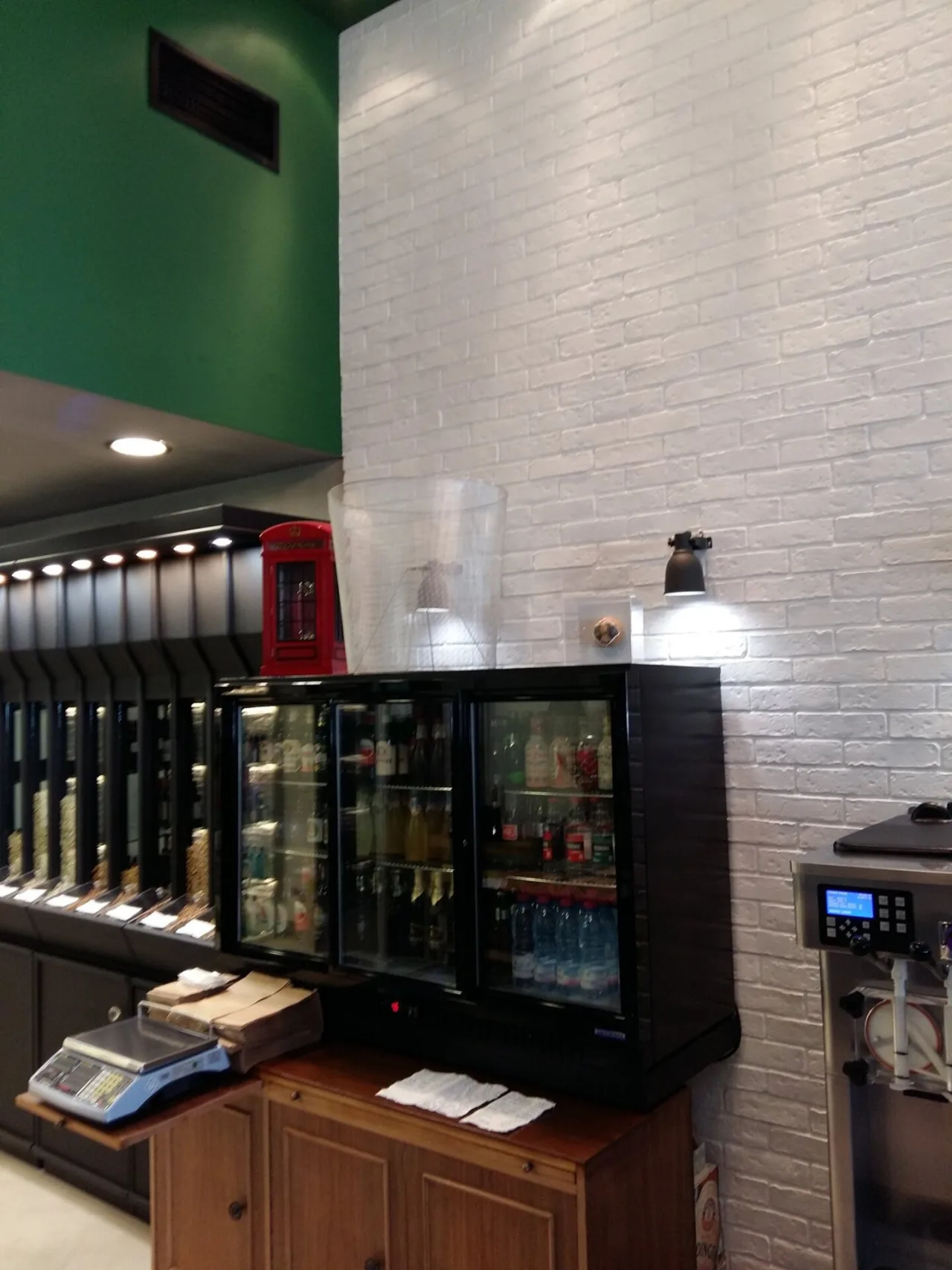 Κατάστημα με είδη cafe και ξηρών καρπών · Αργυρούπολη · φωτογραφία αρχείου 27