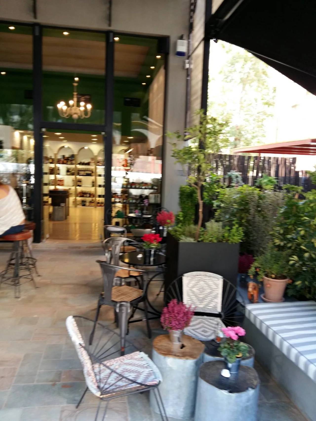 Κατάστημα με είδη cafe και ξηρών καρπών · Αργυρούπολη · φωτογραφία αρχείου 3